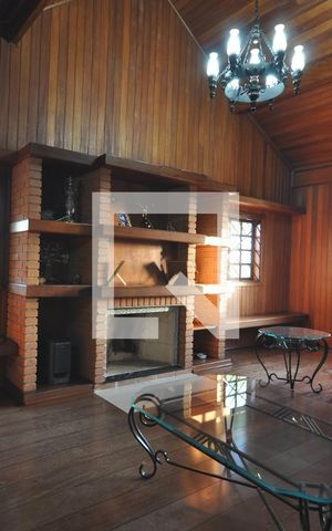 Casa à venda com 650m², 5 quartos e 8 vagasLareira