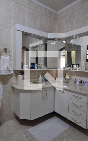 Casa à venda com 650m², 5 quartos e 8 vagasBanheiro da Suite Master