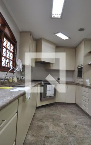 Casa à venda com 650m², 5 quartos e 8 vagasCozinha - Armários