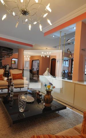 Casa à venda com 650m², 5 quartos e 8 vagasSala de Estar