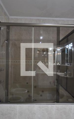 Casa à venda com 650m², 5 quartos e 8 vagasBanheiro da Suíte Master