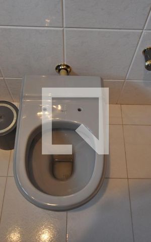 Casa à venda com 650m², 5 quartos e 8 vagasBanheiro da Suíte de Hospedes