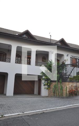 Casa à venda com 650m², 5 quartos e 8 vagasFachada
