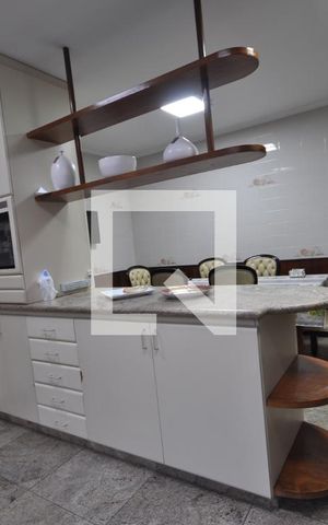 Casa à venda com 650m², 5 quartos e 8 vagasCozinha
