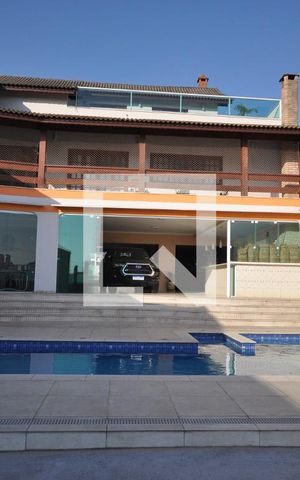 Casa à venda com 650m², 5 quartos e 8 vagasPiscina
