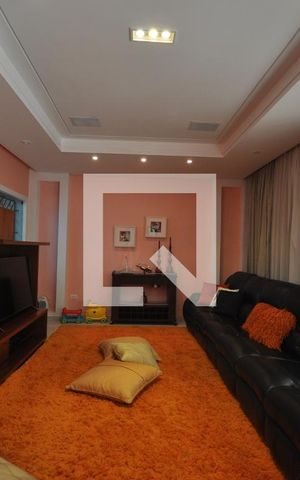 Casa à venda com 650m², 5 quartos e 8 vagasSala de TV