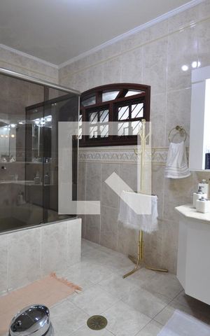 Casa à venda com 650m², 5 quartos e 8 vagasBanheiro da Suíte Master