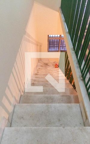 Casa para alugar com 150m², 3 quartos e 2 vagas Casa para alugar com 150m², 3 quartos e 2 vagasEscada