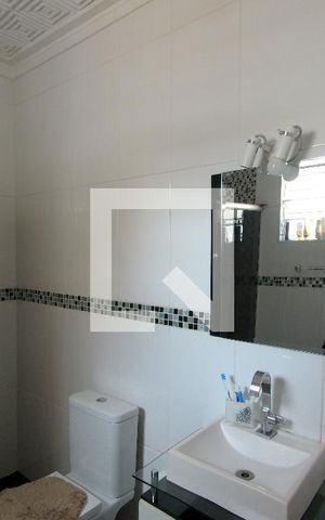 Casa à venda com 280m², 3 quartos e 2 vagasBanheiro da Suíte