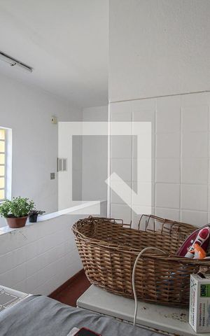 Casa à venda com 290m², 5 quartos e 2 vagas Casa à venda com 290m², 5 quartos e 2 vagasÁrea de Serviço