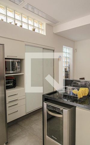Casa à venda com 290m², 5 quartos e 2 vagas Casa à venda com 290m², 5 quartos e 2 vagasCozinha