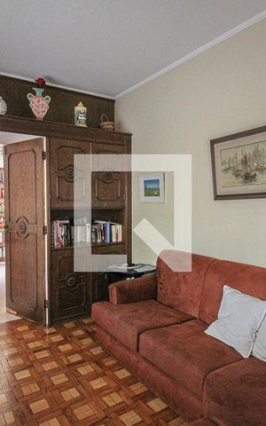 Casa à venda com 290m², 5 quartos e 2 vagas Casa à venda com 290m², 5 quartos e 2 vagasSala de TV