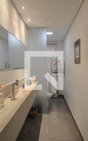 Casa à venda com 290m², 5 quartos e 2 vagas Casa à venda com 290m², 5 quartos e 2 vagasLavabo