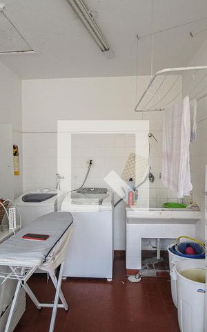 Casa à venda com 290m², 5 quartos e 2 vagas Casa à venda com 290m², 5 quartos e 2 vagasÁrea de Serviço