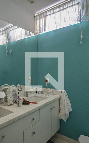 Casa à venda com 290m², 5 quartos e 2 vagas Casa à venda com 290m², 5 quartos e 2 vagasBanheiro da Suíte 1