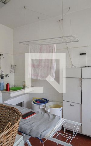 Casa à venda com 290m², 5 quartos e 2 vagas Casa à venda com 290m², 5 quartos e 2 vagasÁrea de Serviço