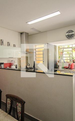 Casa à venda com 290m², 5 quartos e 2 vagas Casa à venda com 290m², 5 quartos e 2 vagasCozinha
