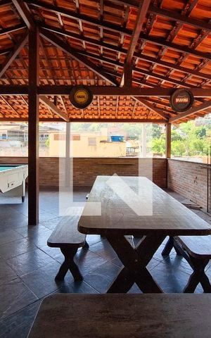 Casa à venda com 300m², 3 quartos e 2 vagas Casa à venda com 300m², 3 quartos e 2 vagasTerraço