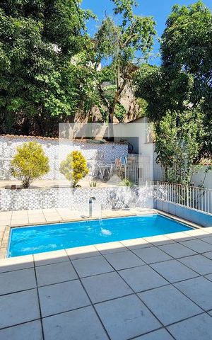 Casa à venda com 300m², 3 quartos e 2 vagas Casa à venda com 300m², 3 quartos e 2 vagasPiscina