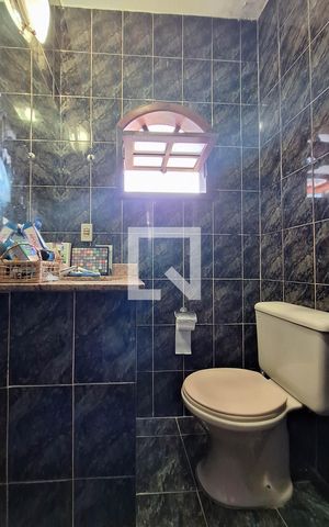 Casa à venda com 300m², 3 quartos e 2 vagas Casa à venda com 300m², 3 quartos e 2 vagasBanheiro da Suíte 2
