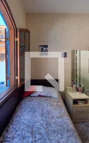 Casa à venda com 300m², 3 quartos e 2 vagas Casa à venda com 300m², 3 quartos e 2 vagasQuarto