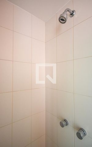 Apartamento para alugar com 62m², 2 quartos e 2 vagas Apartamento para alugar com 62m², 2 quartos e 2 vagasChuveiro do Banheiro