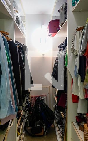 Apartamento à venda com 216m², 3 quartos e 2 vagas Apartamento à venda com 216m², 3 quartos e 2 vagasCloset do quarto Suite