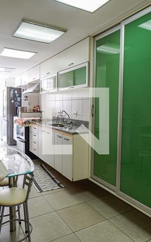 Apartamento à venda com 216m², 3 quartos e 2 vagas Apartamento à venda com 216m², 3 quartos e 2 vagasCozinha