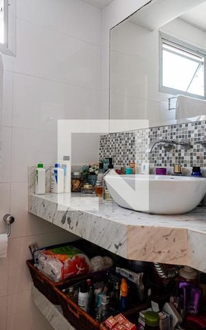 Apartamento à venda com 216m², 3 quartos e 2 vagas Apartamento à venda com 216m², 3 quartos e 2 vagasBanheiro da Suíte