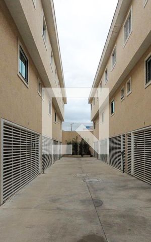 Casa de condomínio à venda com 105m², 3 quartos e 2 vagas Casa de condomínio à venda com 105m², 3 quartos e 2 vagasCorredor externo