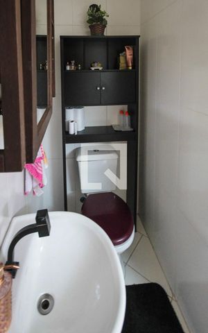 Casa de condomínio à venda com 105m², 3 quartos e 2 vagas Casa de condomínio à venda com 105m², 3 quartos e 2 vagasBanheiro da Suite