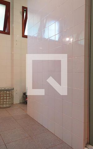 Casa à venda com 591m², 5 quartos e 3 vagasBanheiro suíte 