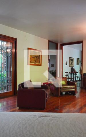Casa à venda com 591m², 5 quartos e 3 vagasSala 