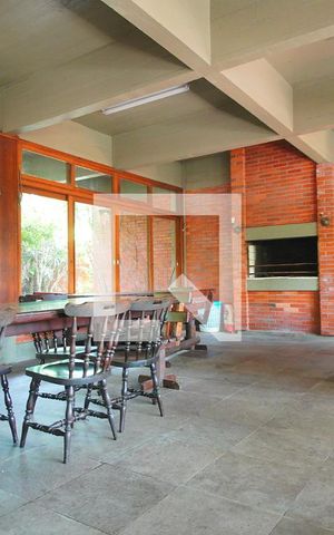 Casa à venda com 591m², 5 quartos e 3 vagas Salão de festas