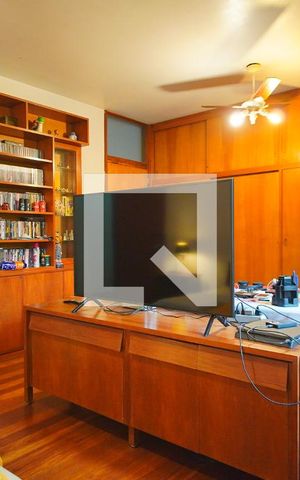 Casa à venda com 591m², 5 quartos e 3 vagasQuarto 2