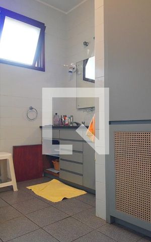 Casa à venda com 591m², 5 quartos e 3 vagasBanheiro 