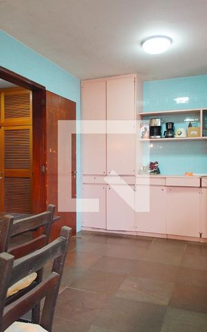 Casa à venda com 591m², 5 quartos e 3 vagasCozinha térreo 