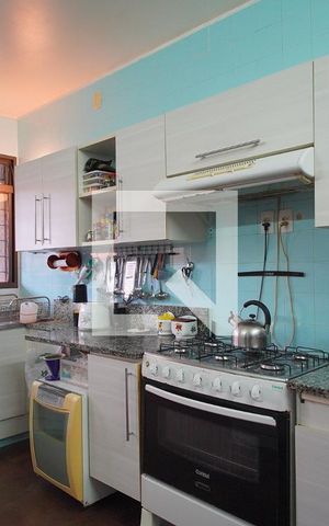 Casa à venda com 591m², 5 quartos e 3 vagasCozinha 