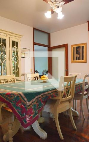 Casa à venda com 591m², 5 quartos e 3 vagasSala  de Jantar 