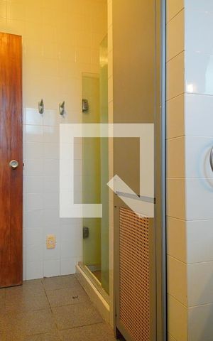 Casa à venda com 591m², 5 quartos e 3 vagasBanheiro 