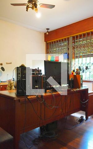 Casa à venda com 591m², 5 quartos e 3 vagasEscritório 