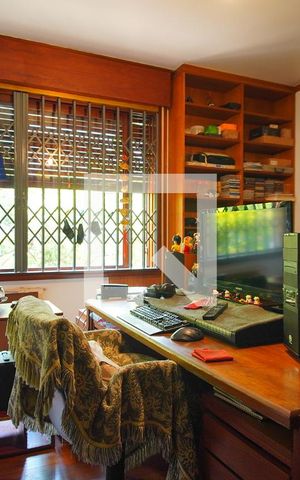 Casa à venda com 591m², 5 quartos e 3 vagasEscritório 