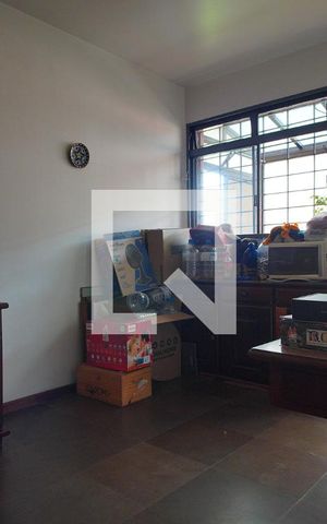 Casa à venda com 591m², 5 quartos e 3 vagasEscritório 