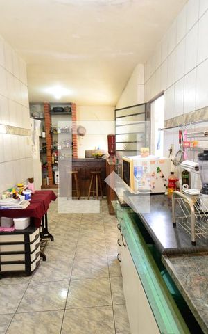 Casa à venda com 320m², 4 quartos e 3 vagas Casa à venda com 320m², 4 quartos e 3 vagasCozinha