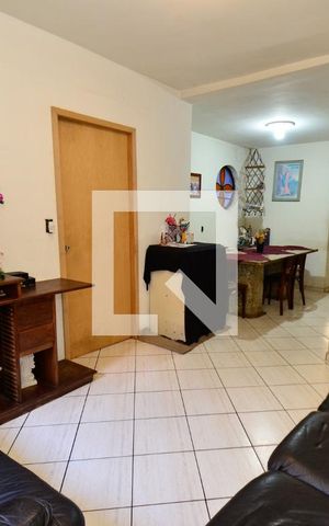 Casa à venda com 320m², 4 quartos e 3 vagas Casa à venda com 320m², 4 quartos e 3 vagasSala