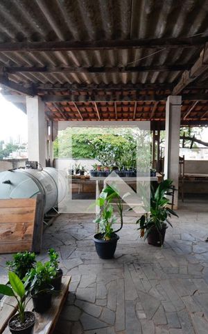 Casa à venda com 320m², 4 quartos e 3 vagas Casa à venda com 320m², 4 quartos e 3 vagasTerraço