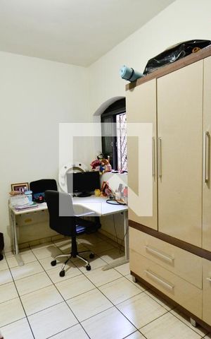 Casa à venda com 320m², 4 quartos e 3 vagas Casa à venda com 320m², 4 quartos e 3 vagasQuarto2