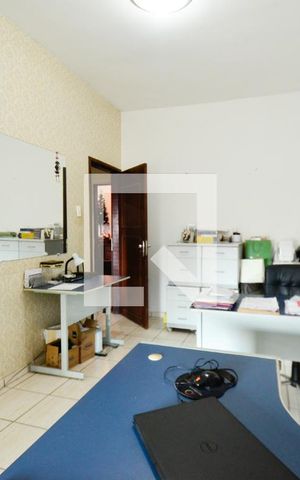 Casa à venda com 320m², 4 quartos e 3 vagas Casa à venda com 320m², 4 quartos e 3 vagasQuarto3