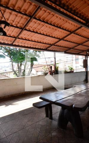 Casa à venda com 320m², 4 quartos e 3 vagas Casa à venda com 320m², 4 quartos e 3 vagasEntrada da casa