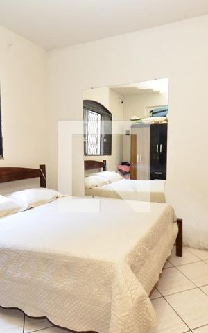 Casa à venda com 320m², 4 quartos e 3 vagas Casa à venda com 320m², 4 quartos e 3 vagasQuarto4